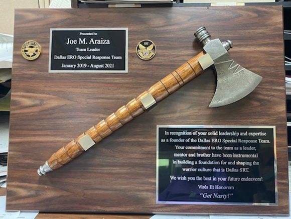 REMOVABLE — TOMAHAWK ON PLAQUE — TOMAHAWK SUPPLIED BY CUSTOMER — RECOGNITION — AWARD/PLAQUE